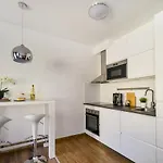 Leonardo50 Apartment- Modern With Parking & Balcony Near Metro - Appartamento
