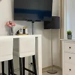 Leonardo50 Apartment- Modern With Parking & Balcony Near Metro - Appartamento