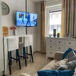 Leonardo50 Apartment- Modern With Parking & Balcony Near Metro - * Budapest