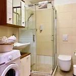 Leonardo50 Apartment- Modern With Parking & Balcony Near Metro - Budapest