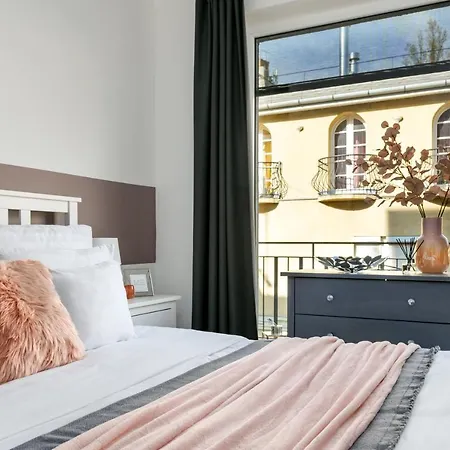Leonardo50 Apartment- Modern With Parking & Balcony Near Metro - Διαμέρισμα