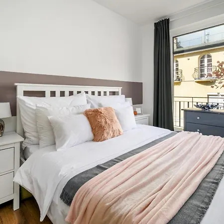 Leonardo50 Apartment- Modern With Parking & Balcony Near Metro - Διαμέρισμα