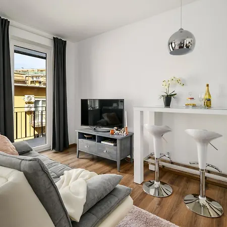 Leonardo50 Apartment- Modern With Parking & Balcony Near Metro - Διαμέρισμα *