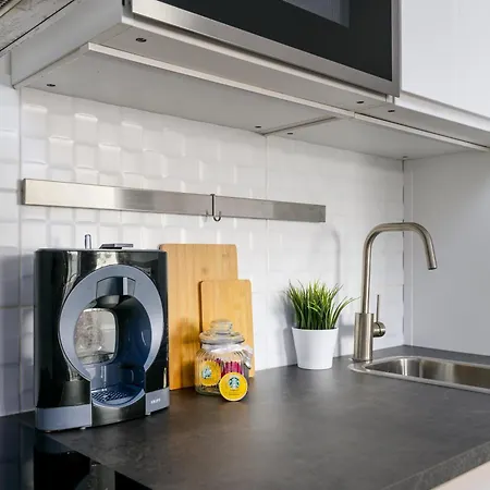Διαμέρισμα Leonardo50 Apartment- Modern With Parking & Balcony Near Metro -