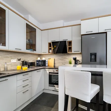 Διαμέρισμα Leonardo50 Apartment- Modern With Parking & Balcony Near Metro -