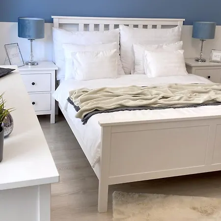 Leonardo50 Apartment- Modern With Parking & Balcony Near Metro - Διαμέρισμα *