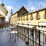 アパート Leonardo50 Apartment- Modern With Parking & Balcony Near Metro - ブダペスト