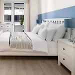 Leonardo50 Apartment- Modern With Parking & Balcony Near Metro - アパート ブダペスト