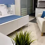 Leonardo50 Apartment- Modern With Parking & Balcony Near Metro - アパート