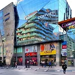 Leonardo50 Apartment- Modern With Parking & Balcony Near Metro - ブダペスト