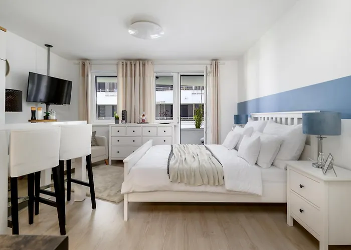Leonardo50 Apartment- Modern With Parking & Balcony Near Metro - Apartmán